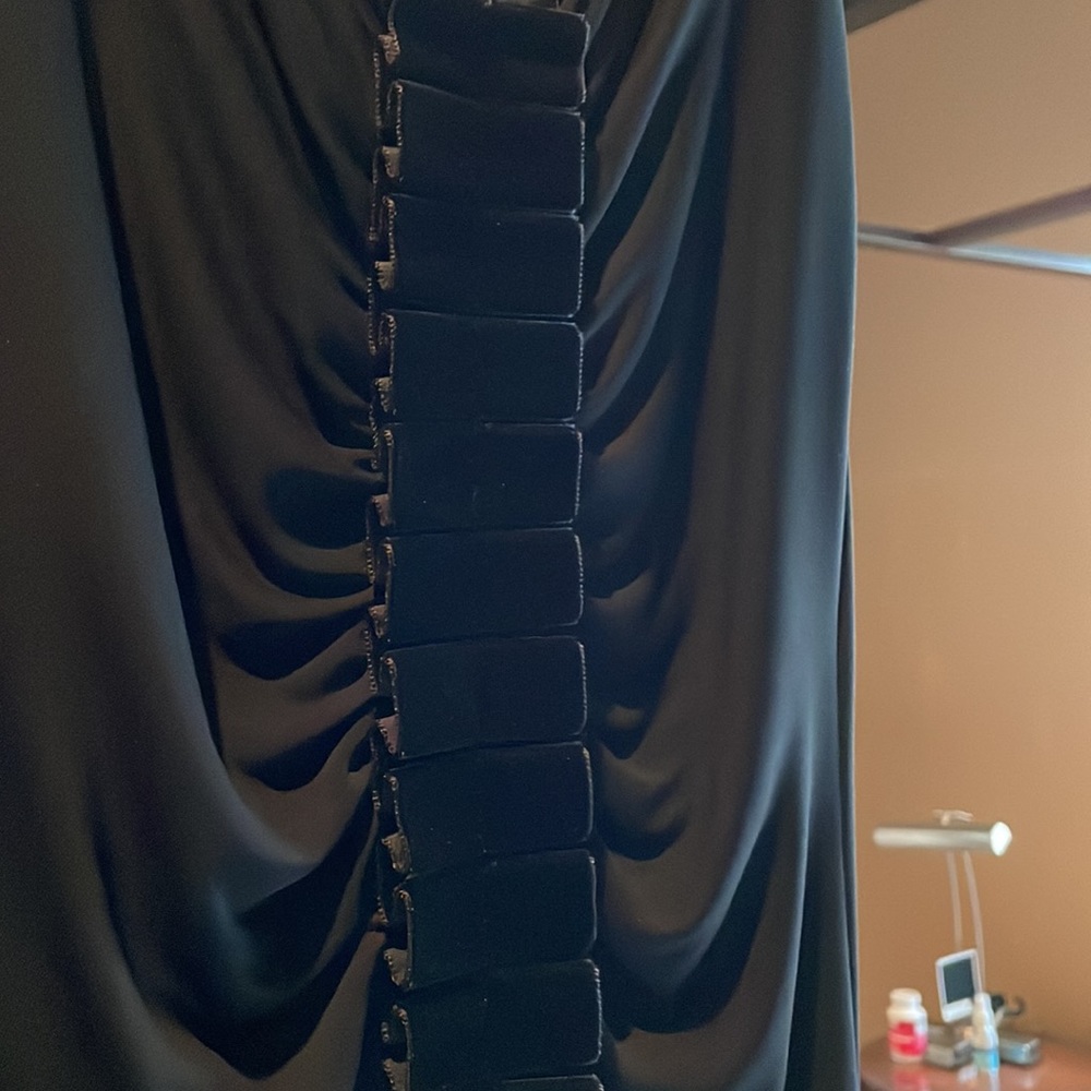 Dresses - Picture 4 of 4